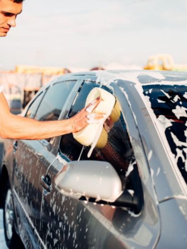 washer-rubbing-vehicle-with-foam-car-wash-PQZ98CU (3) (1)